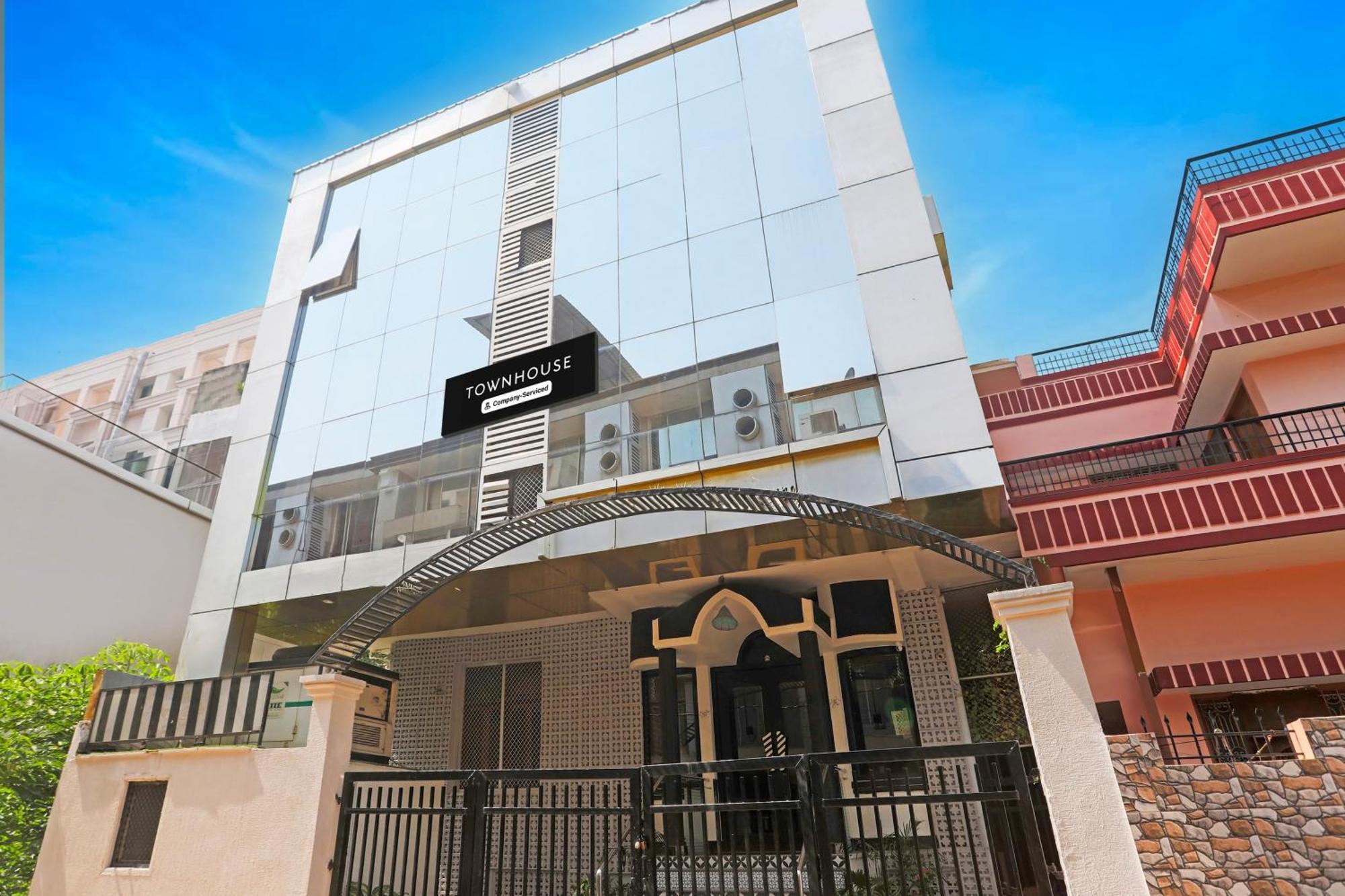 Super Townhouse Cantonment Varanasi Formerly Sarin Inn المظهر الخارجي الصورة